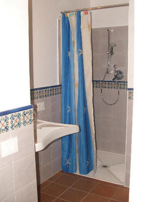 Bagno del monolocale di Torrenova vicino Capo d'Orlando - Sicilia 80NT