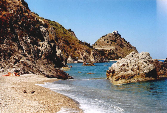 Capo d'Orlando: Scogli della bella spiaggia di S. Gregorio